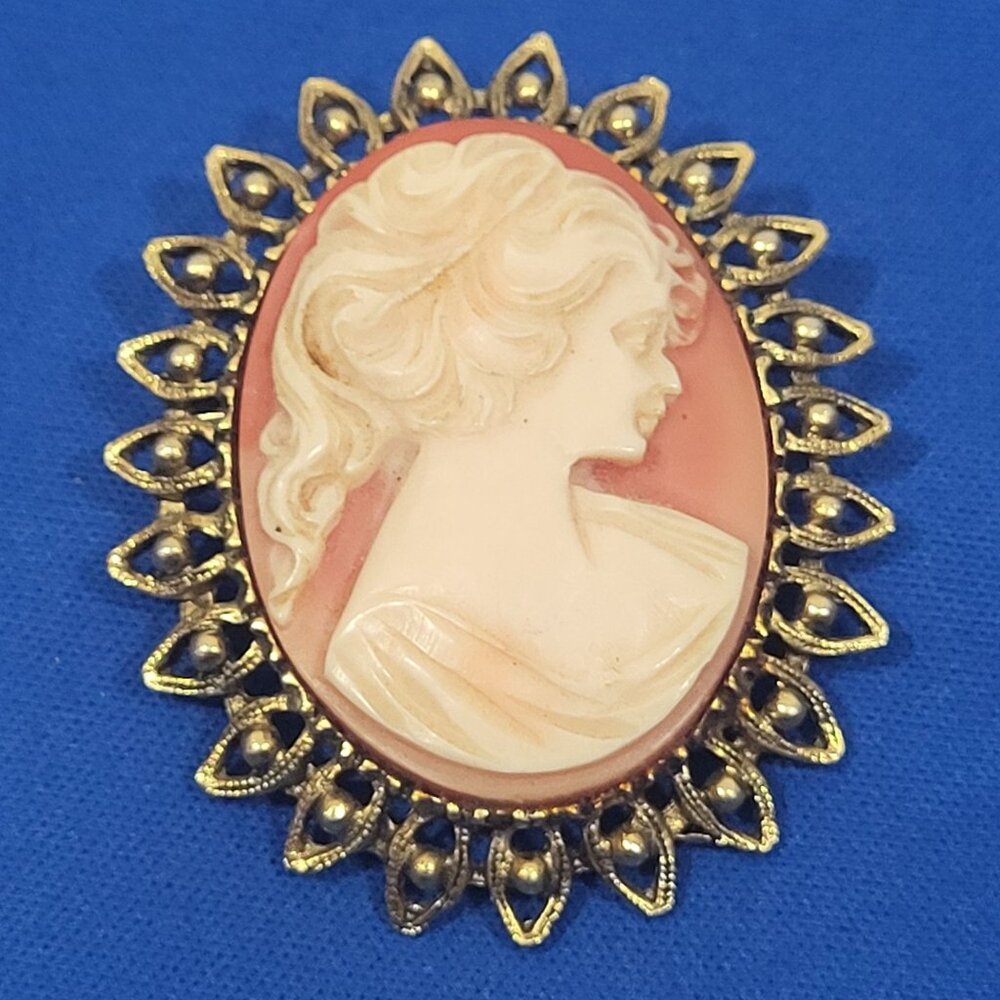 Vintage Victorian Style Cameo Brooch With Ornate Gold-Tone‎ Filigree Frame